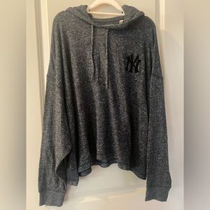 Women’s super soft oversized New York Yankees hooded sweatshirt